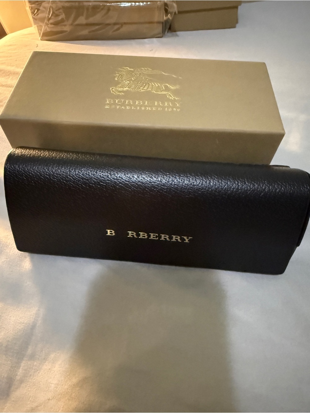 Burberry sunglasses case with  a gift Box